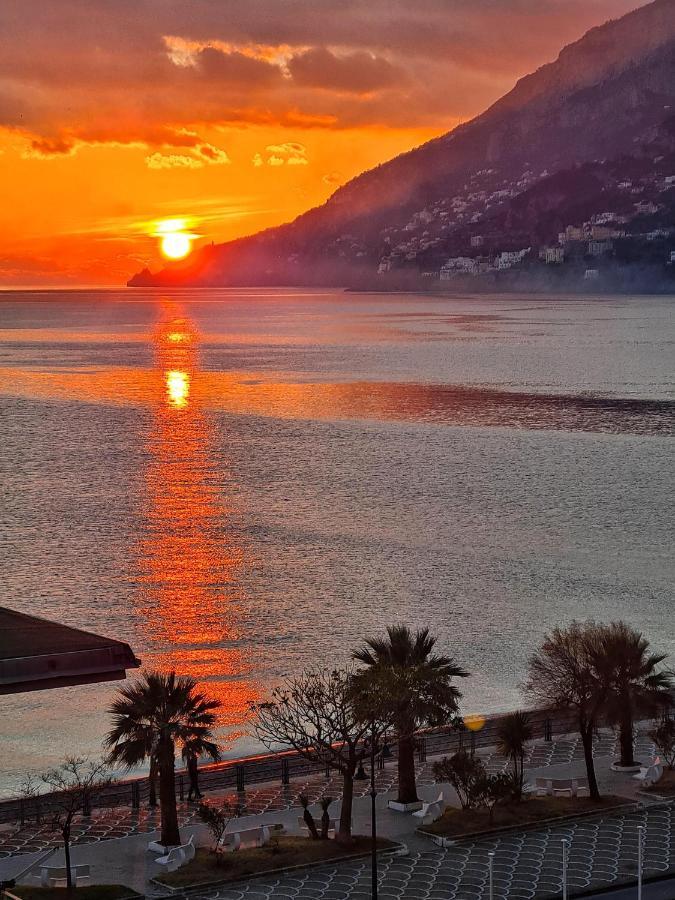 דירות מאיורי A Terrace On The Sea מראה חיצוני תמונה