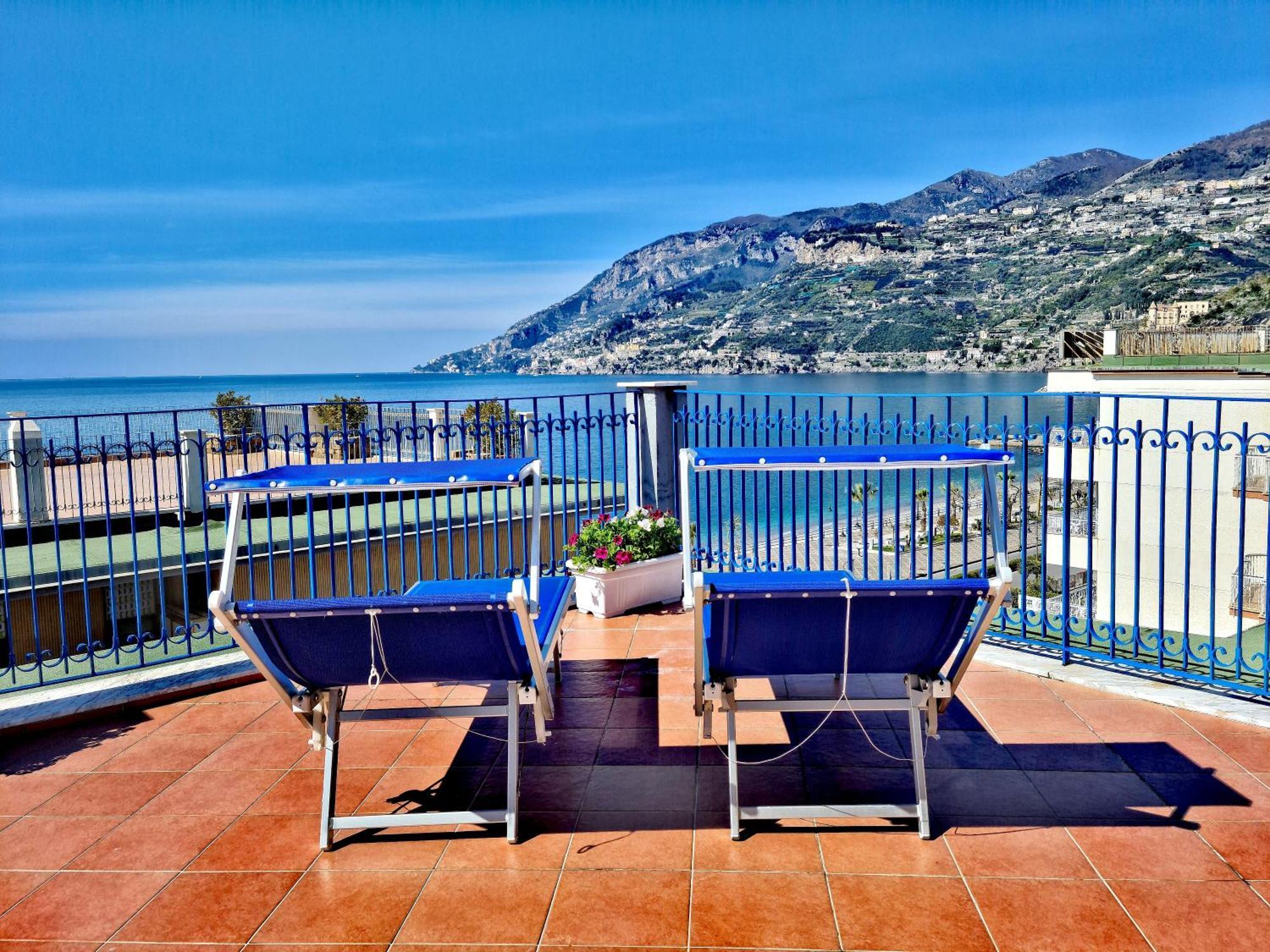 דירות מאיורי A Terrace On The Sea מראה חיצוני תמונה